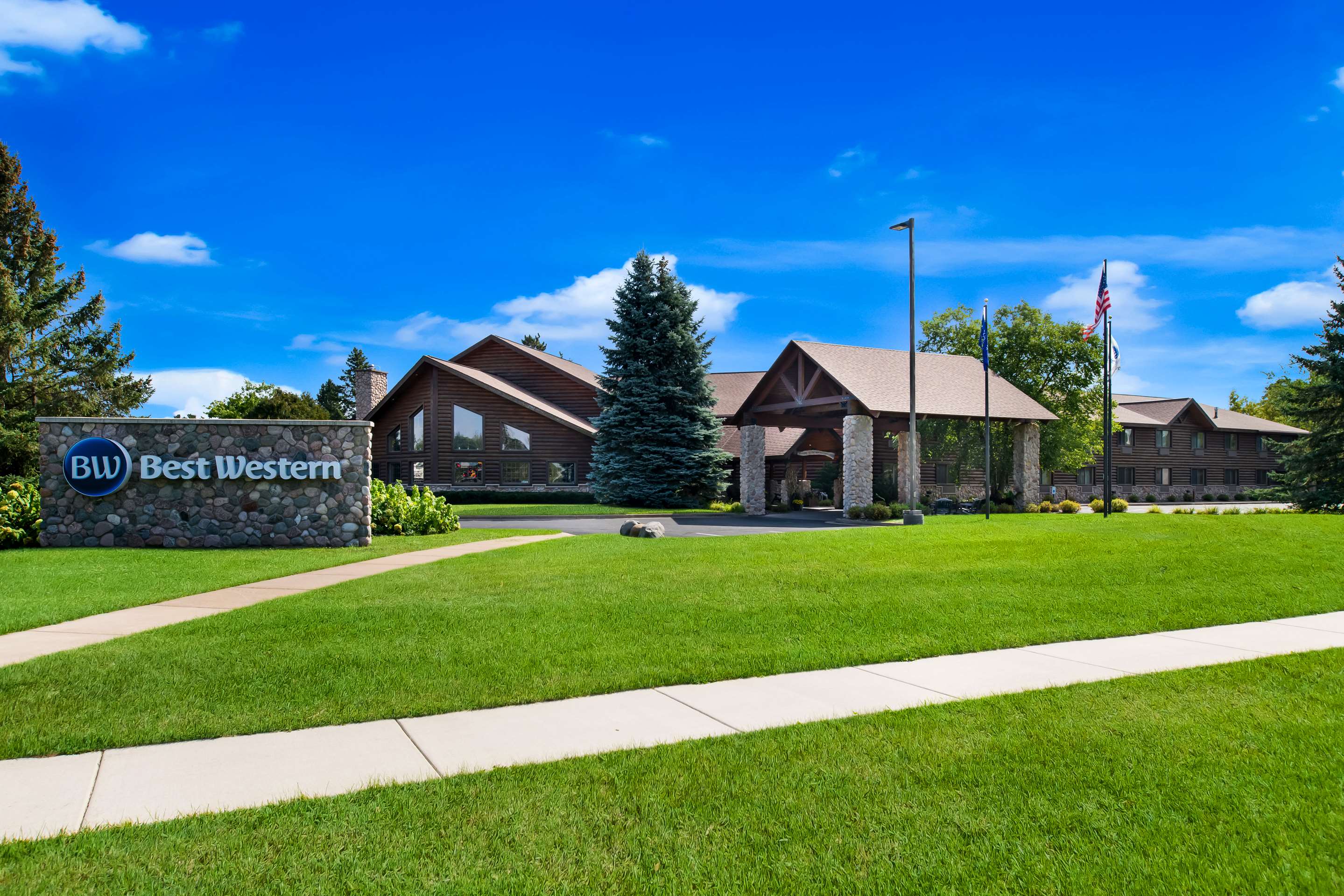 Exterior | Best Western Northwoods Lodge