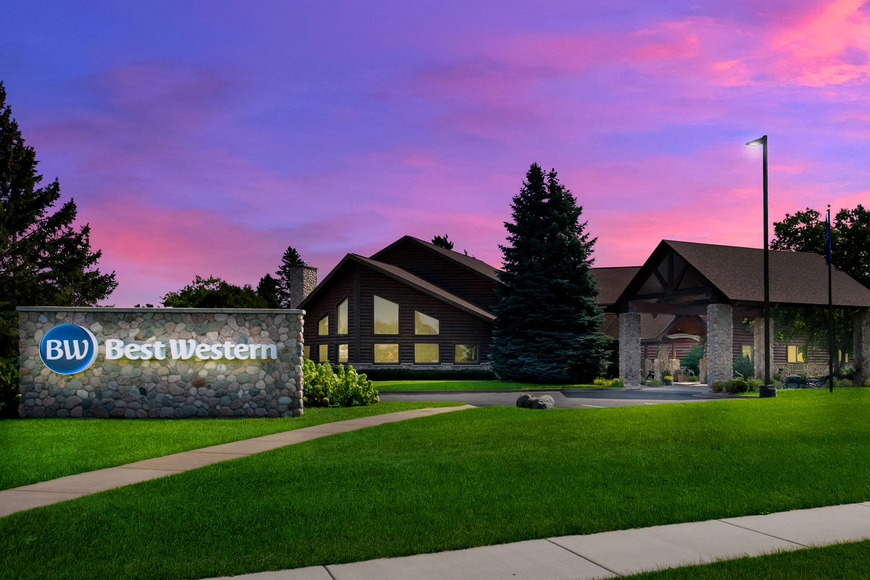 Exterior | Best Western Northwoods Lodge