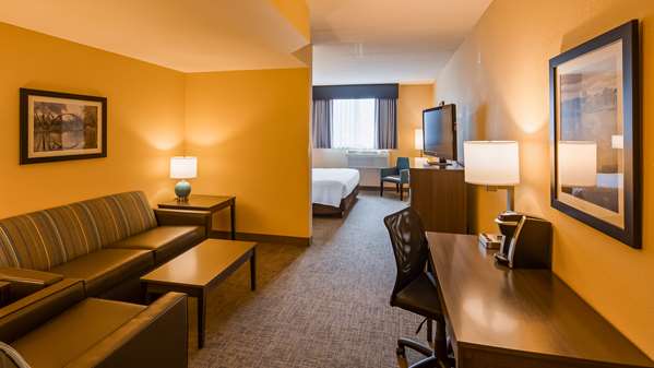  - Best Western East Towne Suites Madison - I-39, I-90 & I-94, Exit 135