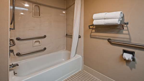  - Best Western East Towne Suites Madison - I-39, I-90 & I-94, Exit 135