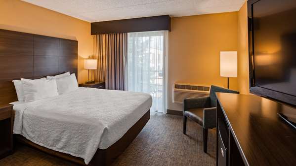  - Best Western East Towne Suites Madison - I-39, I-90 & I-94, Exit 135