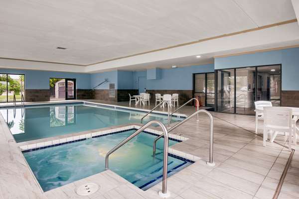 Pool - Best Western Waukasha Grand Inn Pewaukee - I-94, Exit 293