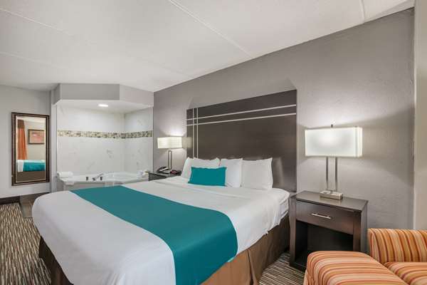  - Best Western Waukasha Grand Inn Pewaukee - I-94, Exit 293