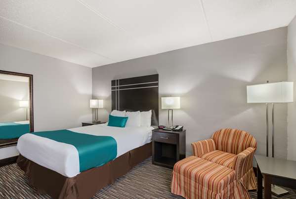  - Best Western Waukasha Grand Inn Pewaukee - I-94, Exit 293