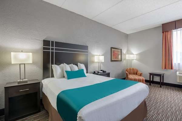  - Best Western Waukasha Grand Inn Pewaukee - I-94, Exit 293