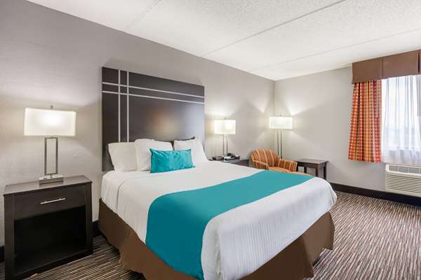  - Best Western Waukasha Grand Inn Pewaukee - I-94, Exit 293