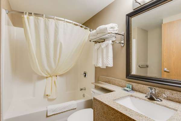  - Best Western Waukasha Grand Inn Pewaukee - I-94, Exit 293