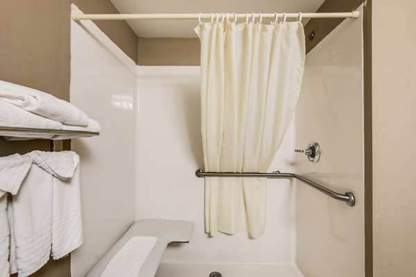  - Best Western Waukasha Grand Inn Pewaukee - I-94, Exit 293