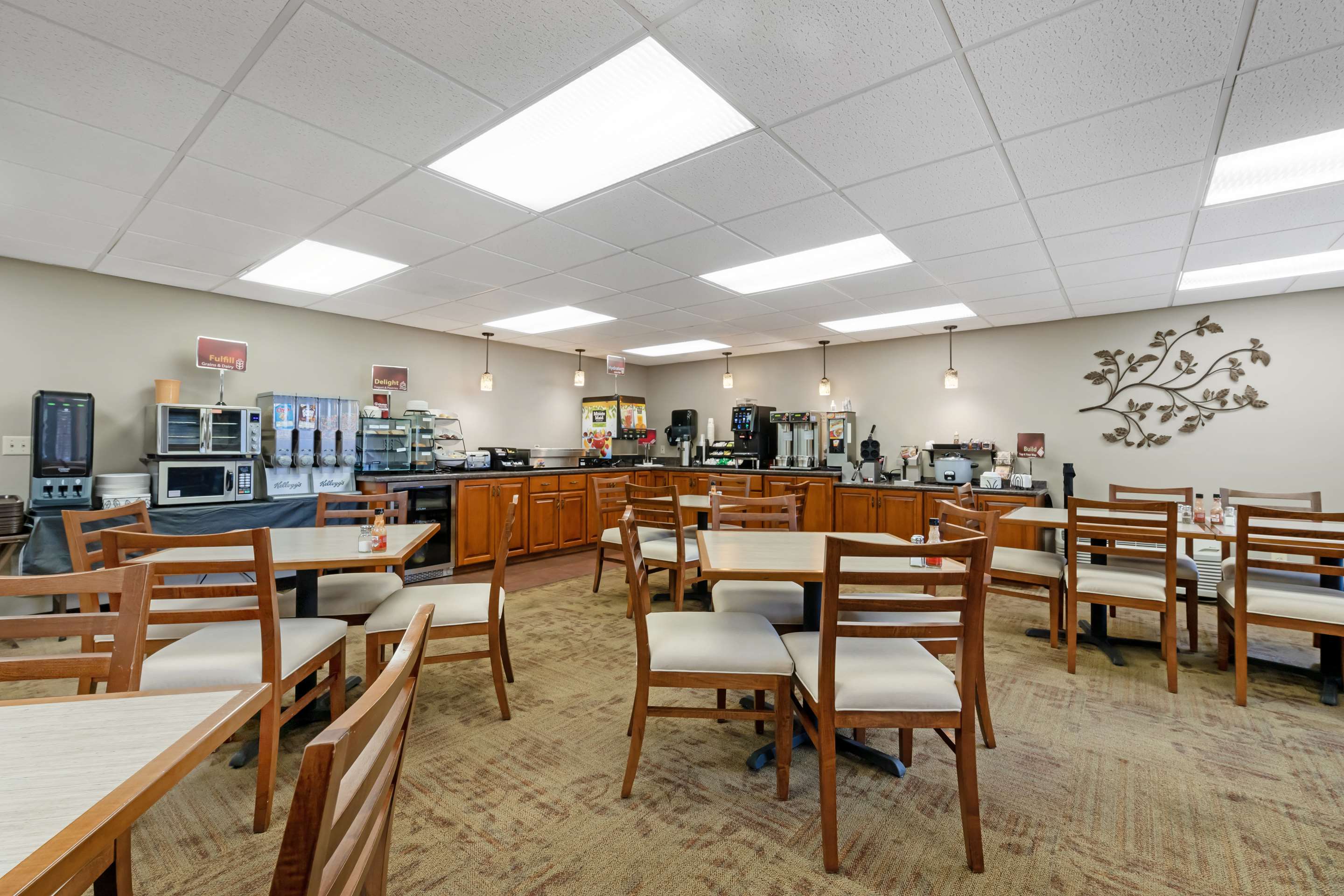 Breakfast Area | Best Western Plus Concord Inn