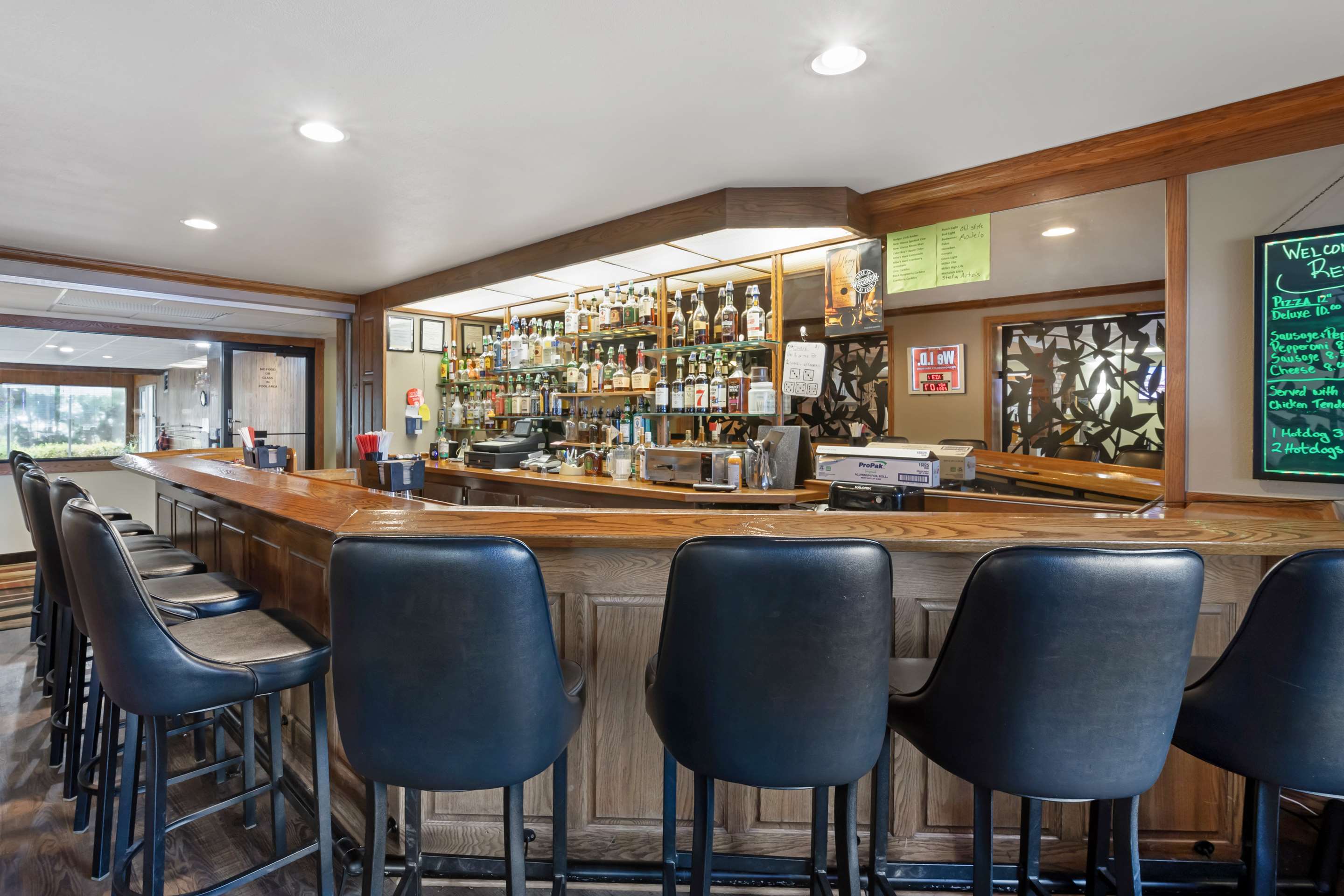 Bar/Lounge | Best Western Plus Concord Inn