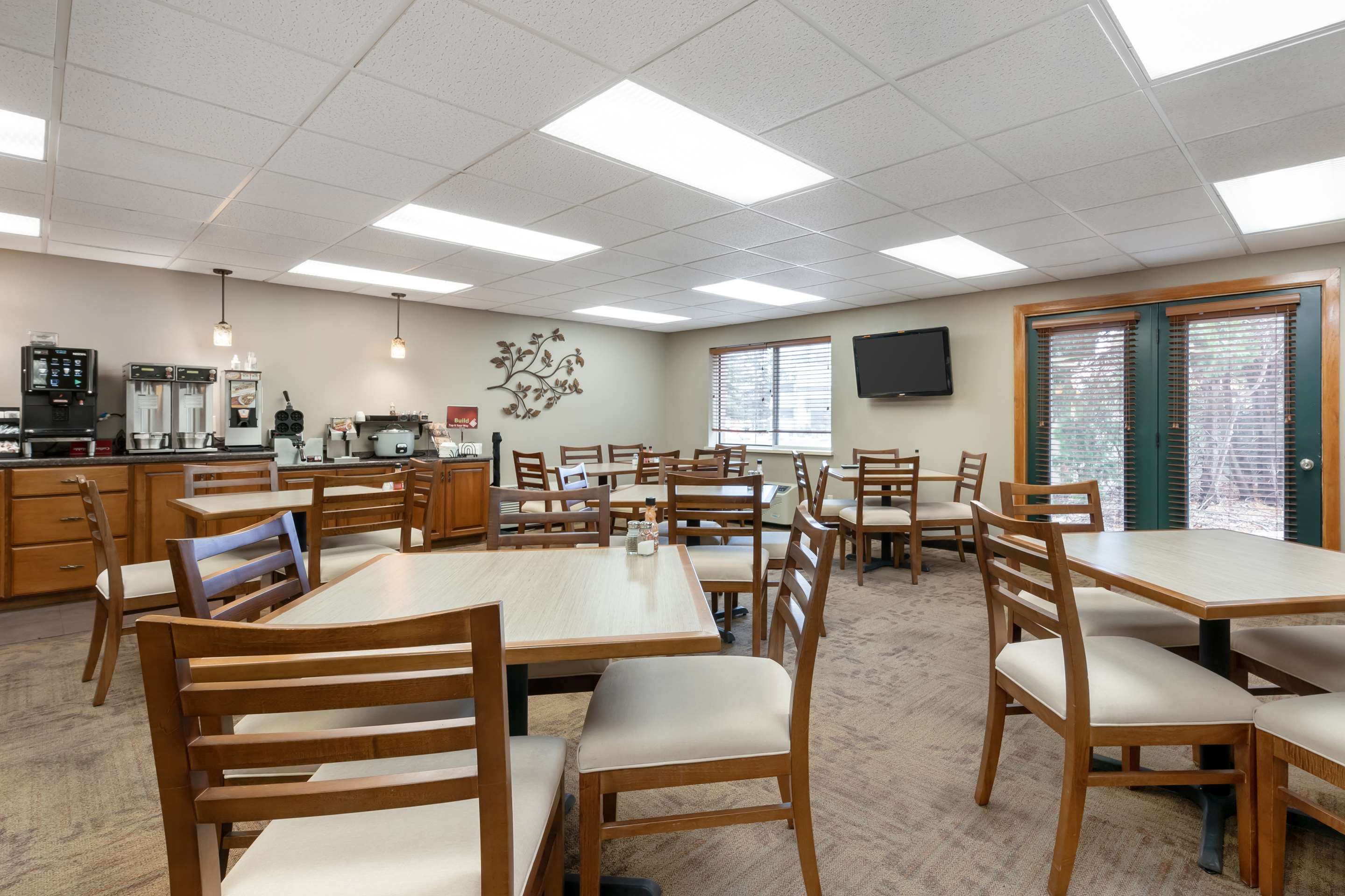 Breakfast Area | Best Western Plus Concord Inn