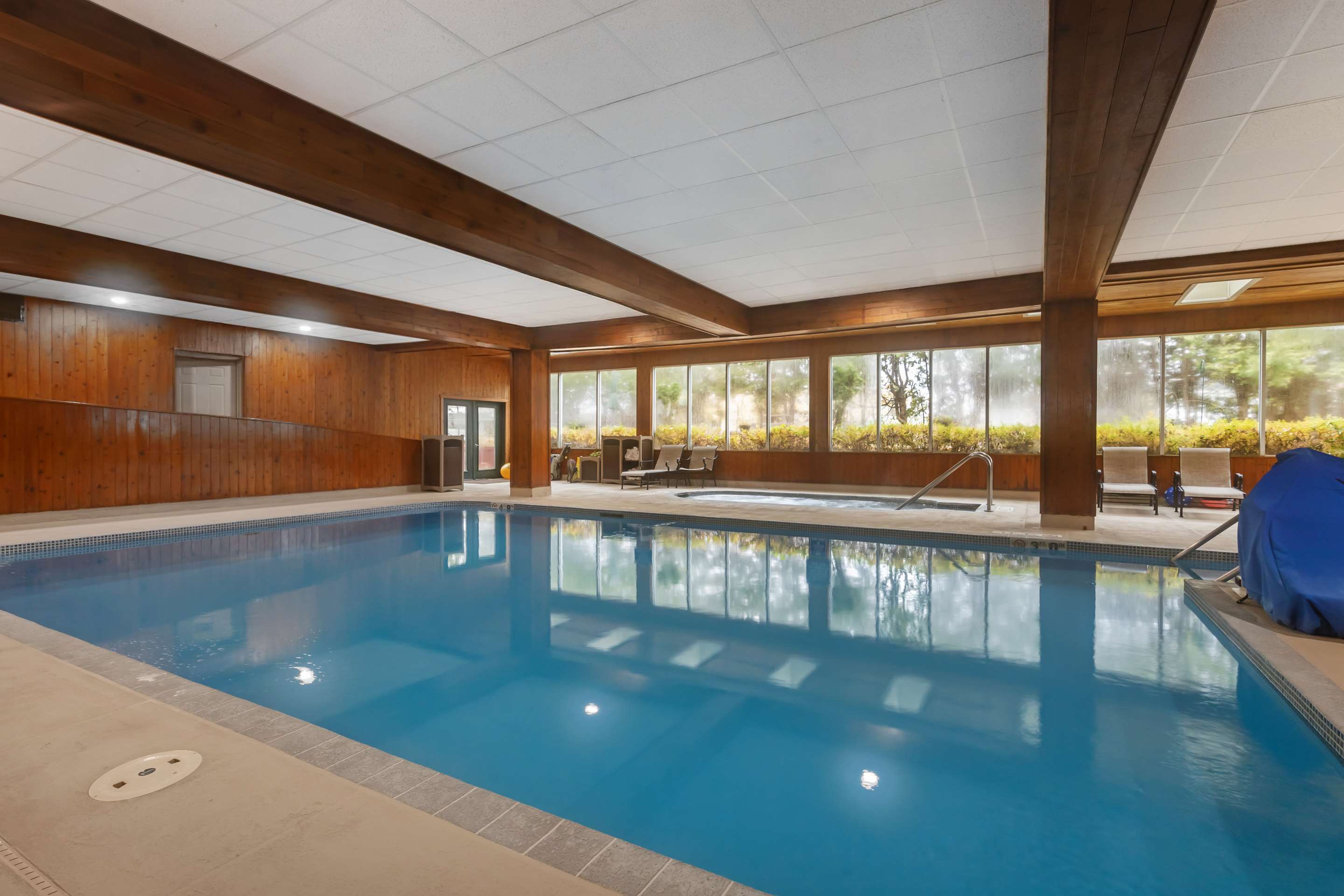 Pool | Best Western Plus Concord Inn