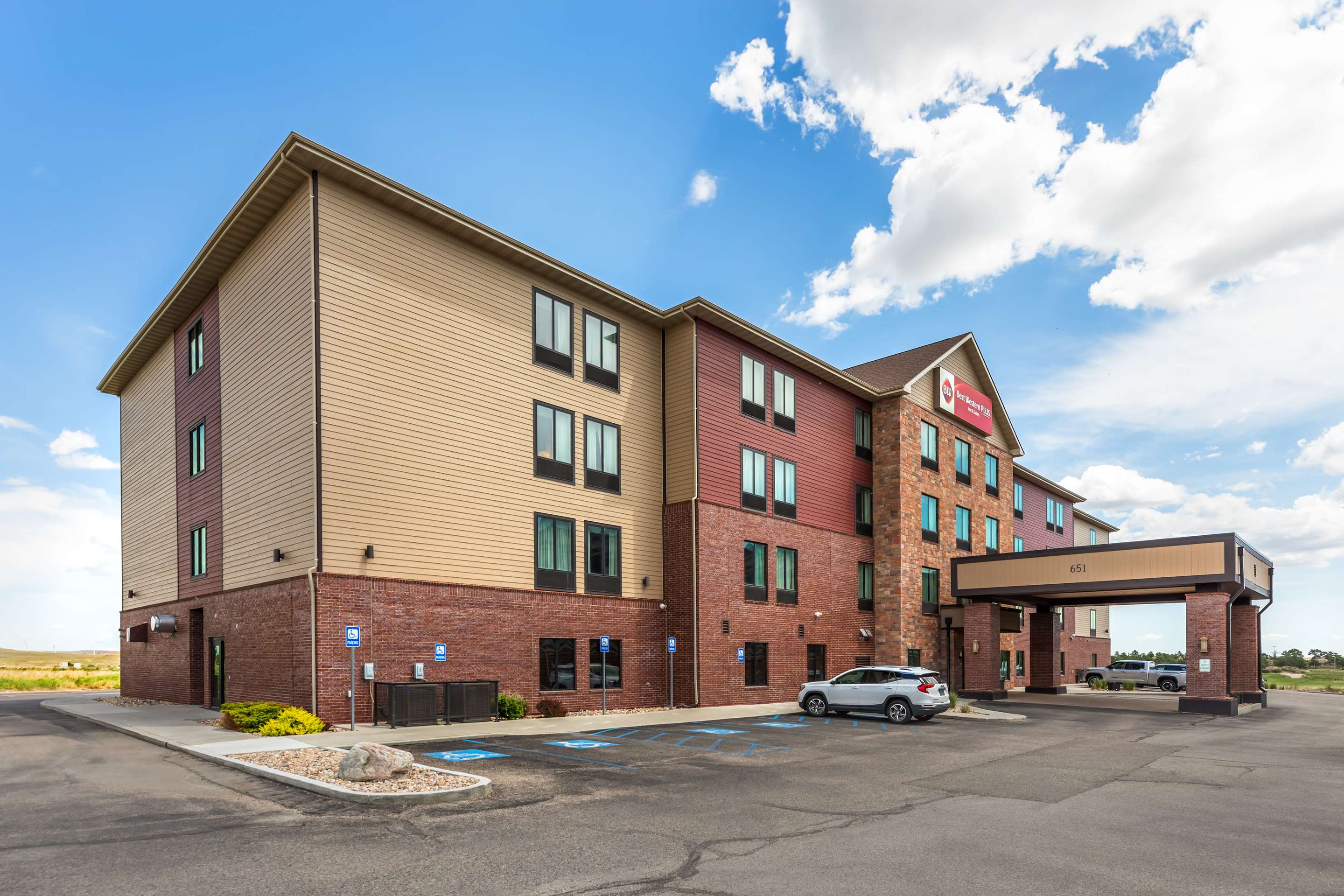 Exterior | Best Western Plus Casper Inn & Suites