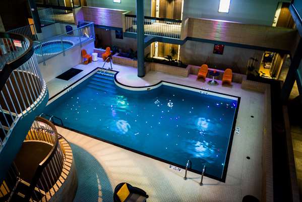 Pool - Best Western Plus Village Park Inn Calgary