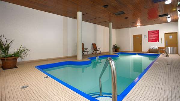 Pool - Best Western Cedar Park Inn Edmonton