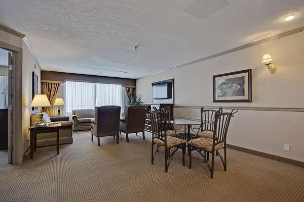 Suite - Best Western Plus Port O'Call Hotel Airport Calgary