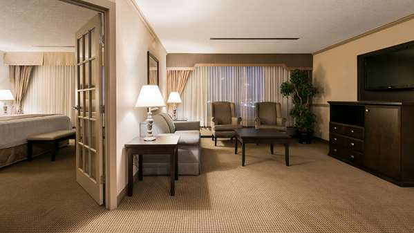 Suite - Best Western Plus Port O'Call Hotel Airport Calgary