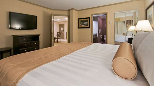 Suite - Best Western Plus Port O'Call Hotel Airport Calgary