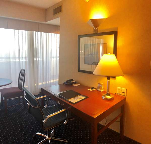  - Best Western Plus Suites Downtown Calgary