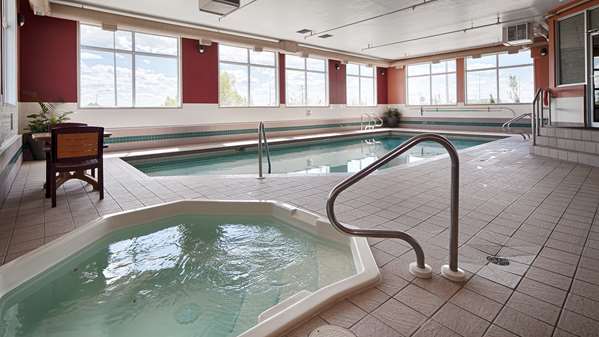 Pool - Best Western Strathmore Inn
