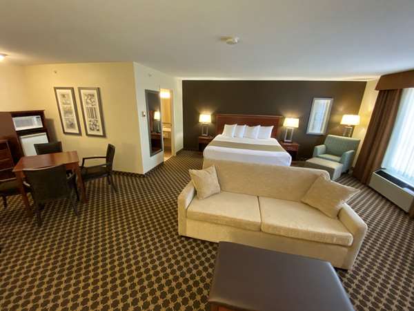 Suite - Best Western Strathmore Inn