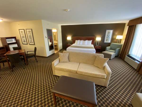 Suite - Best Western Strathmore Inn