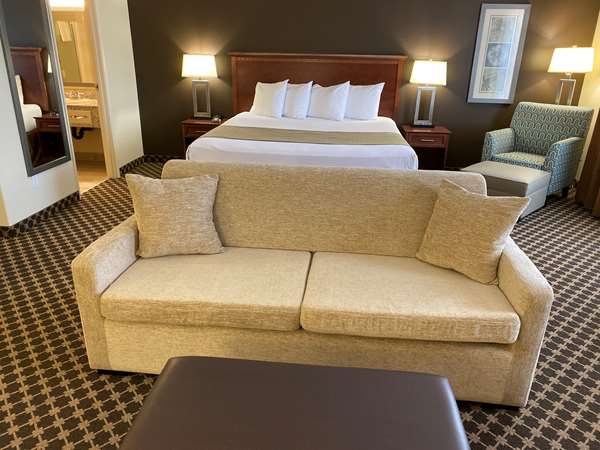 Suite - Best Western Strathmore Inn