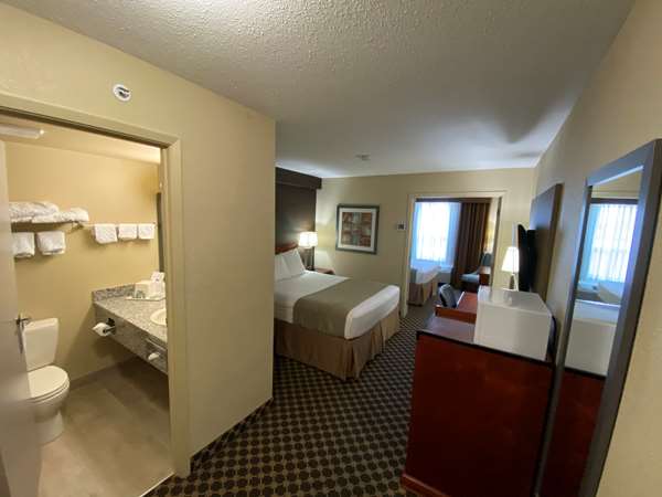 Suite - Best Western Strathmore Inn