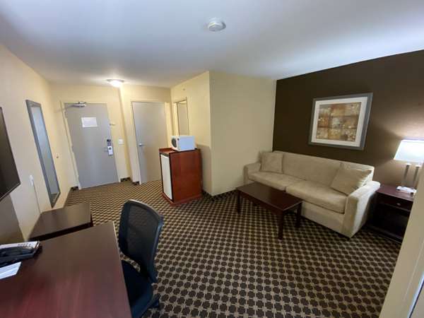 Suite - Best Western Strathmore Inn