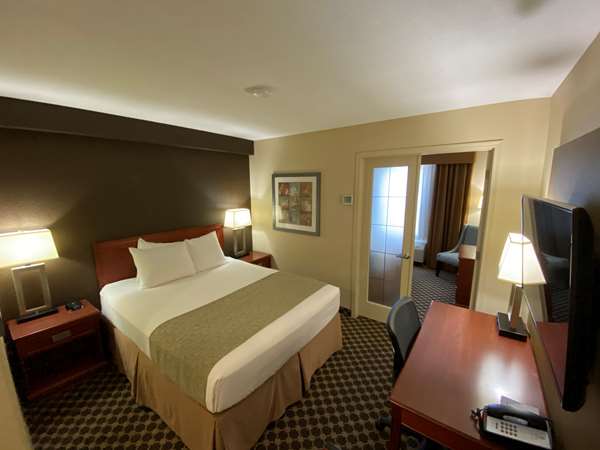 Suite - Best Western Strathmore Inn