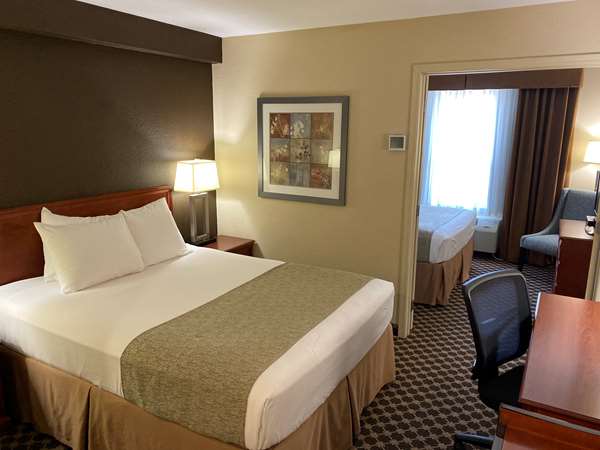 Suite - Best Western Strathmore Inn