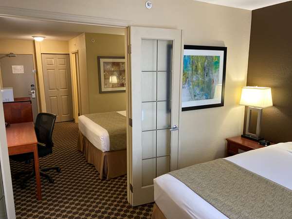 Suite - Best Western Strathmore Inn