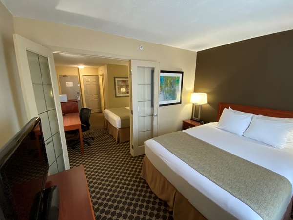 Suite - Best Western Strathmore Inn