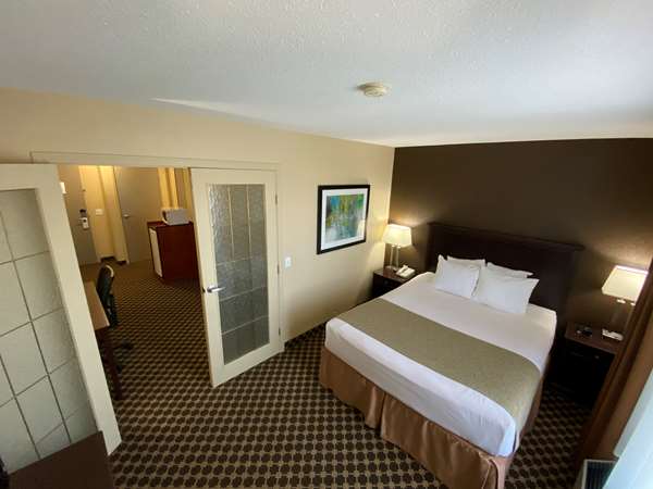 Suite - Best Western Strathmore Inn