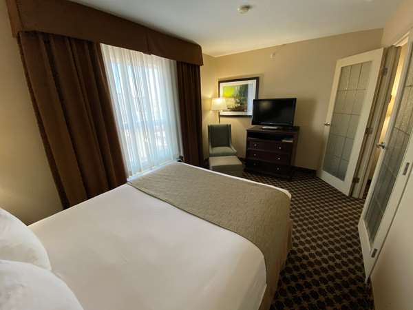 Suite - Best Western Strathmore Inn