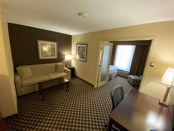 Suite - Best Western Strathmore Inn