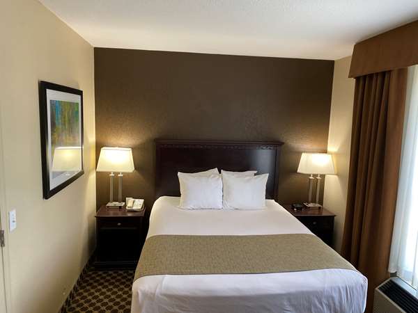 Suite - Best Western Strathmore Inn