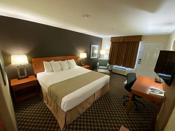  - Best Western Strathmore Inn