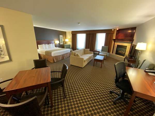 Suite - Best Western Strathmore Inn