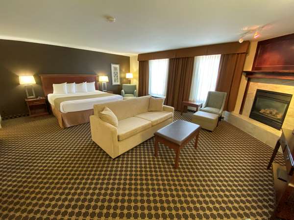 Suite - Best Western Strathmore Inn
