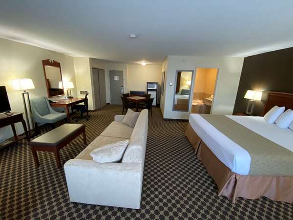 Suite - Best Western Strathmore Inn