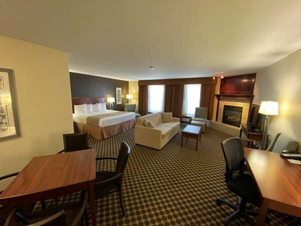 Suite - Best Western Strathmore Inn