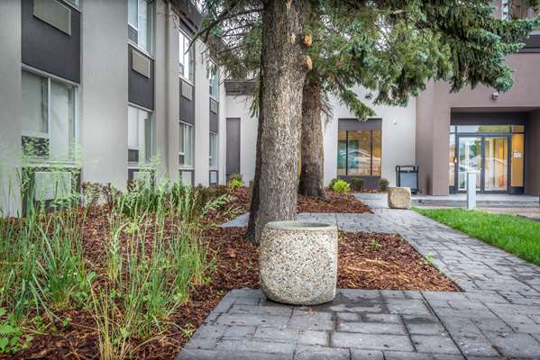 Exterior view - Best Western Premier Denham Inn & Suites Leduc