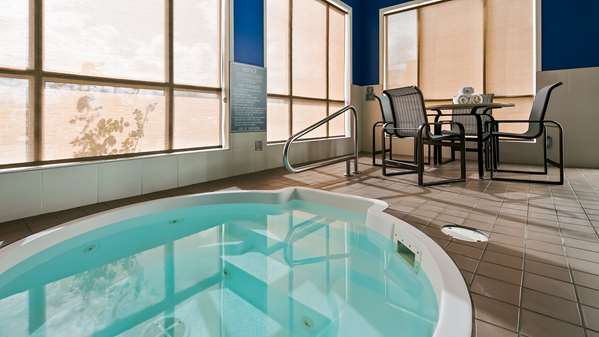 Pool - Best Western High Road Inn Edson