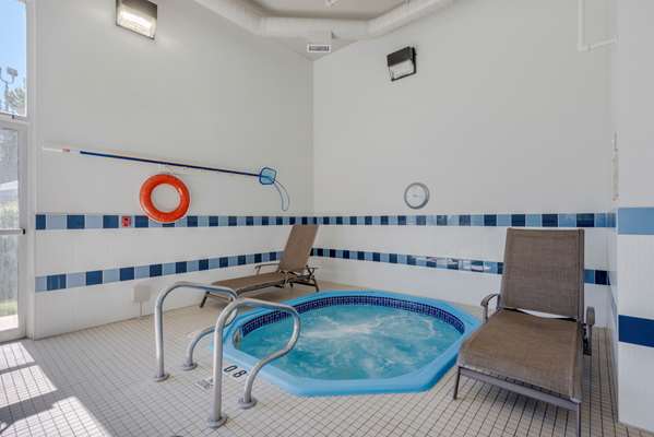 Pool - Best Western Plus Red Deer Inn & Suites