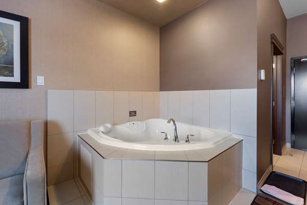  - Best Western Plus Fox Creek Hotel