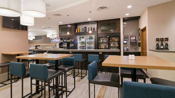 Bar - Best Western Plus Sawridge Inn & Suites Fort McMurray