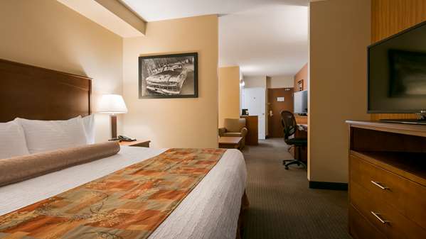  - Best Western Plus Service Inn Lethbridge