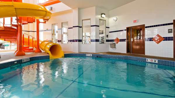 Pool - Best Western Plus Service Inn Lethbridge