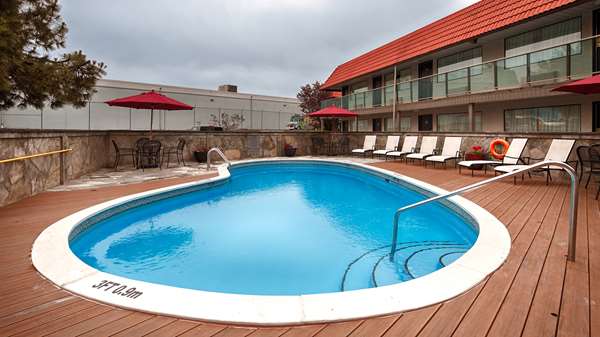 Pool - Best Western Plus Burnaby Hotel